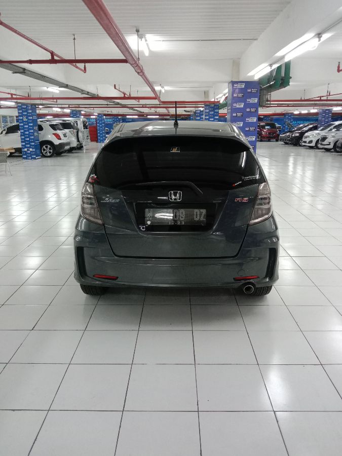 2013 Honda Jazz  1.5L RS AT 2013 Honda Jazz  1.5L RS AT