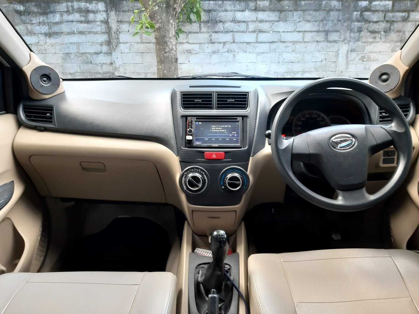 2012 Daihatsu Xenia 1.3 X MT 2012 Daihatsu Xenia 1.3 X MT