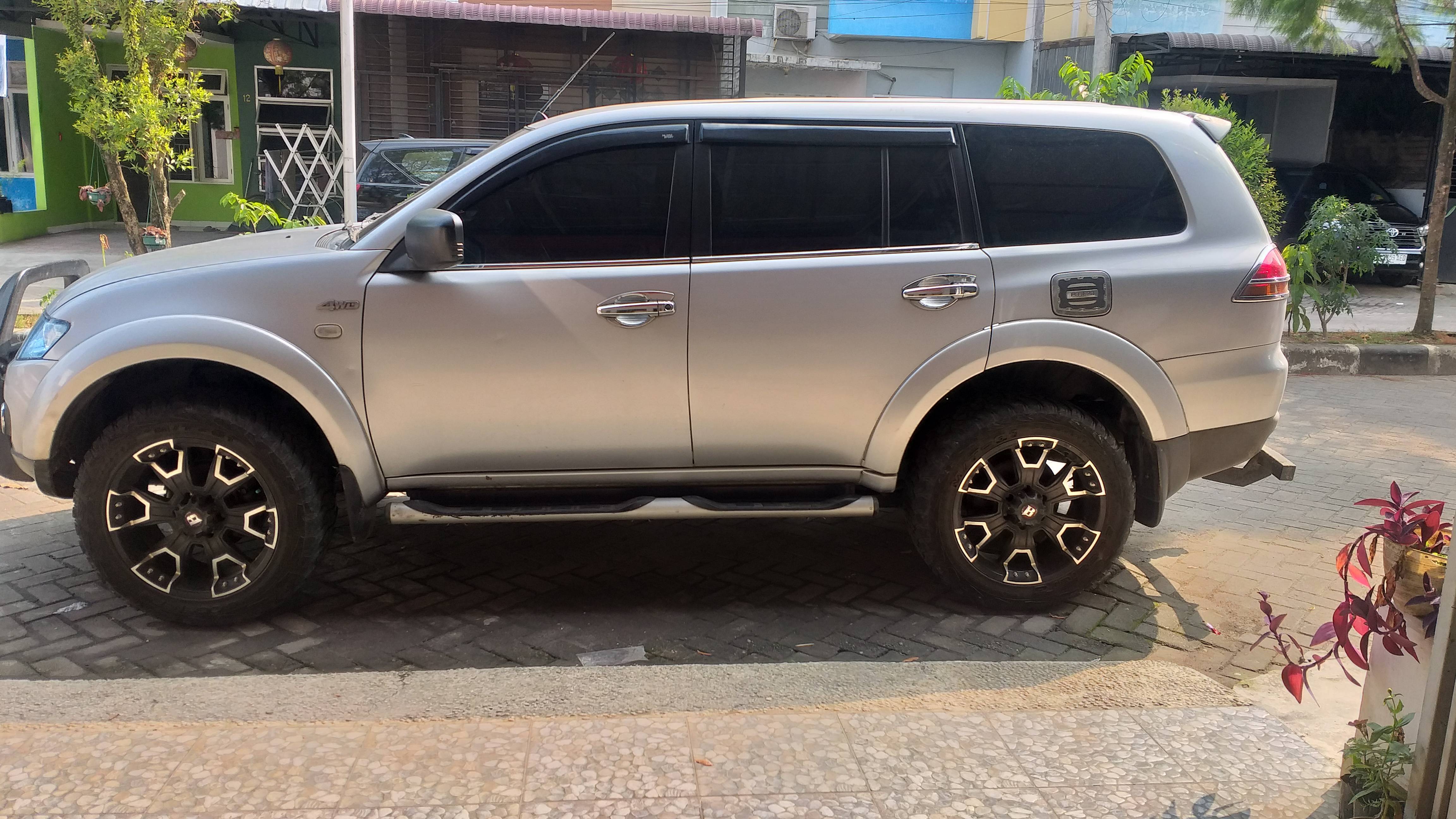 2011 Mitsubishi Pajero Sport GLX MT 4x4 2011 Mitsubishi Pajero Sport GLX MT 4x4