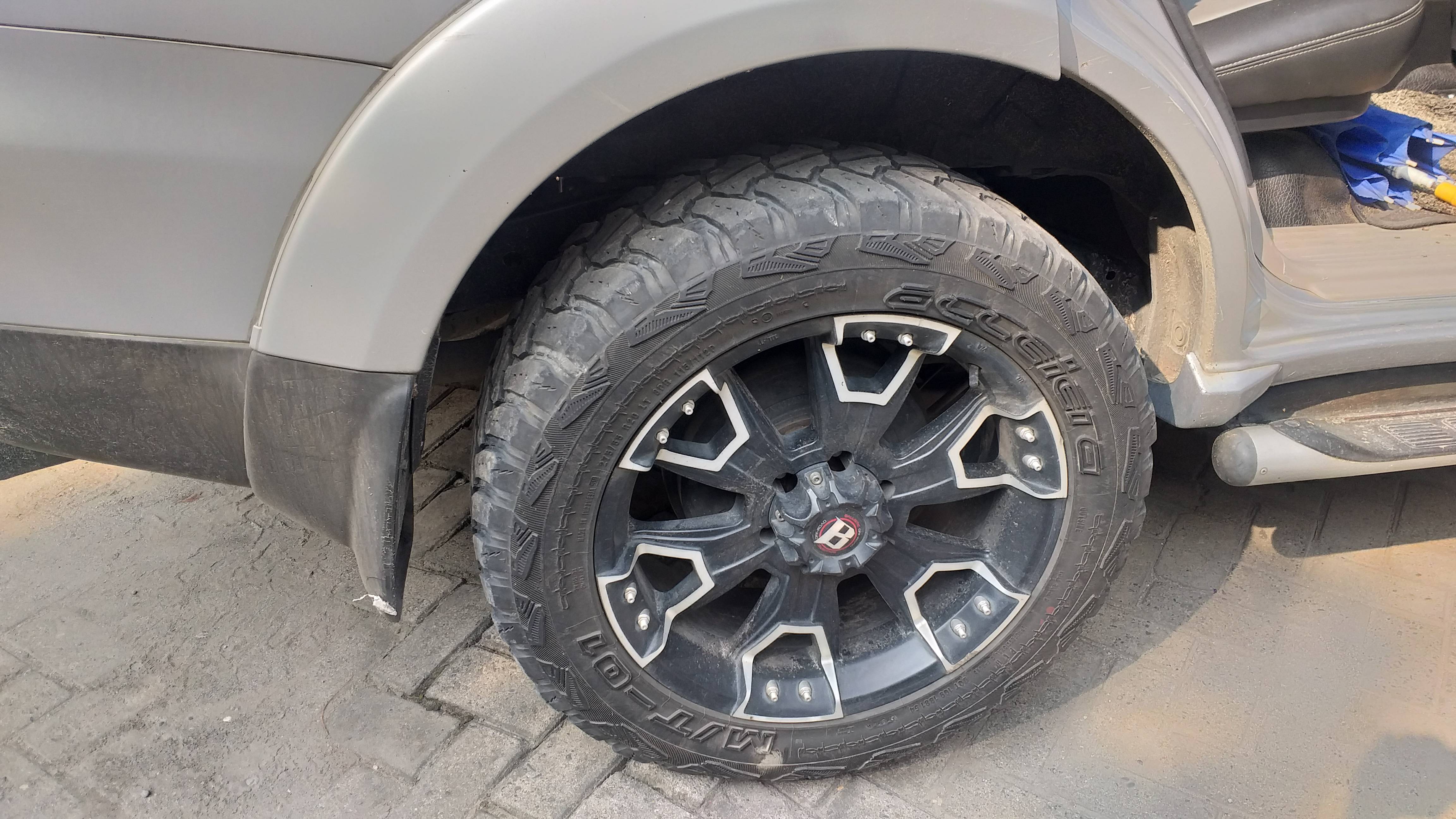 2011 Mitsubishi Pajero Sport GLX MT 4x4 2011 Mitsubishi Pajero Sport GLX MT 4x4