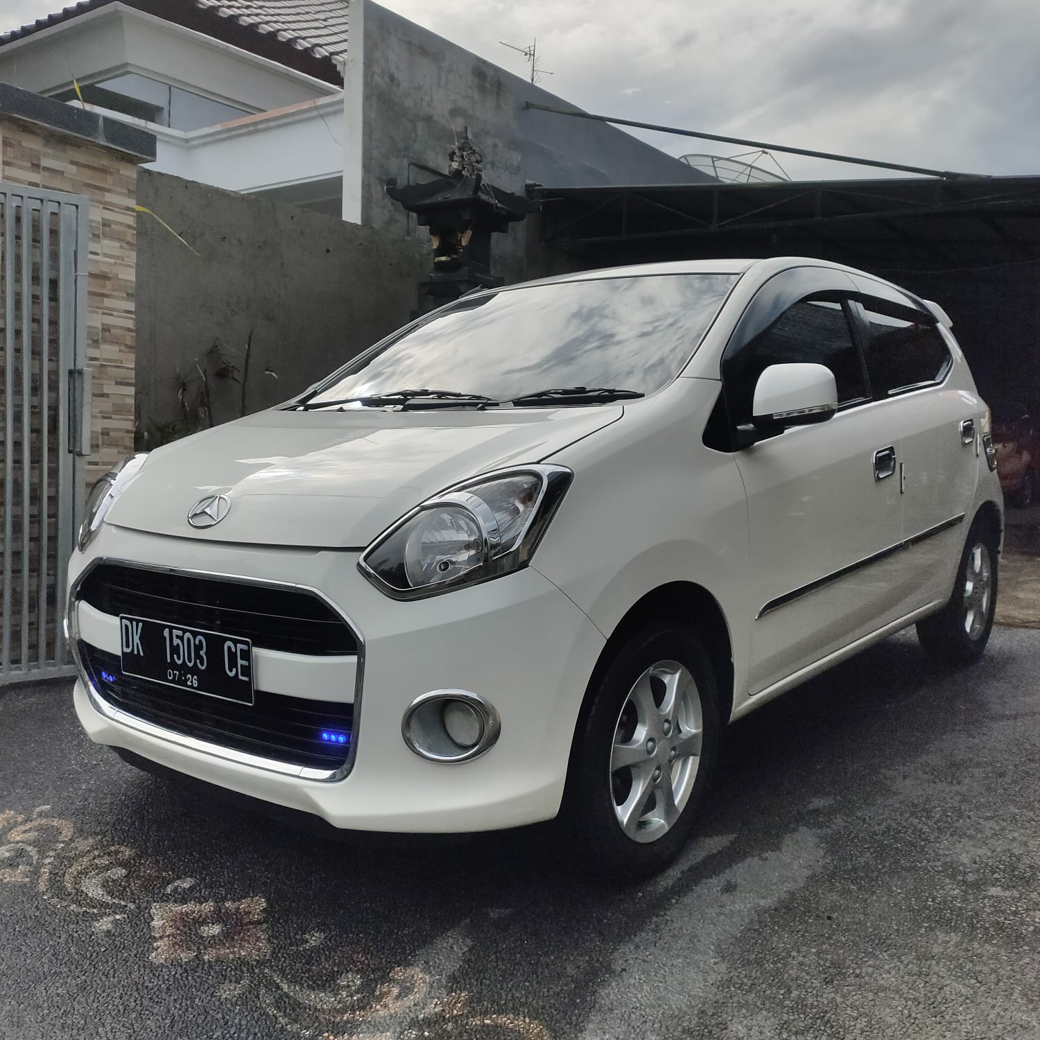 2016 Daihatsu Ayla 1.0L X MT Bekas 2016 Daihatsu Ayla 1.0L X MT Bekas