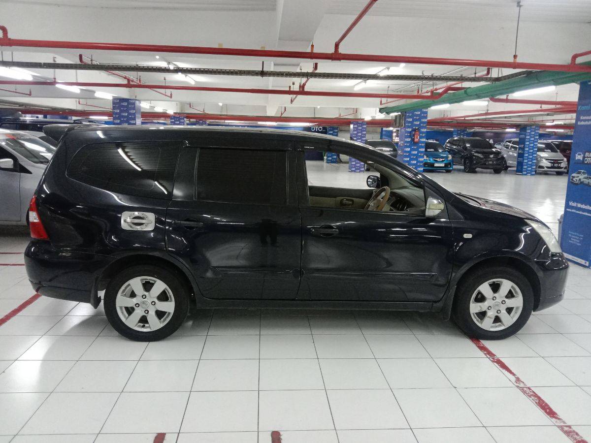 2010 Nissan Grand Livina  1.5 XV MT 1.5 XV MT tua