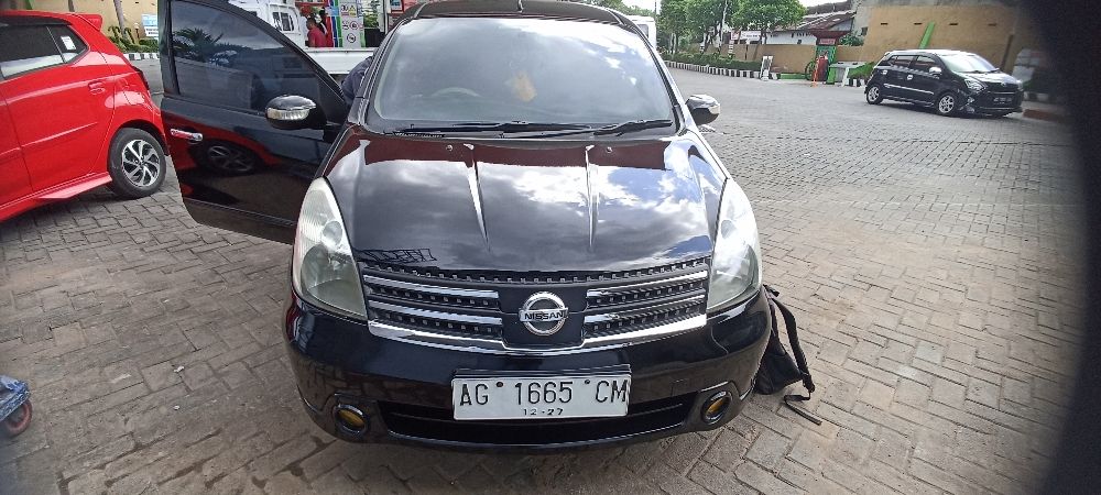 Second Hand 2011 Nissan Grand Livina 1.5 Ultimate AT
