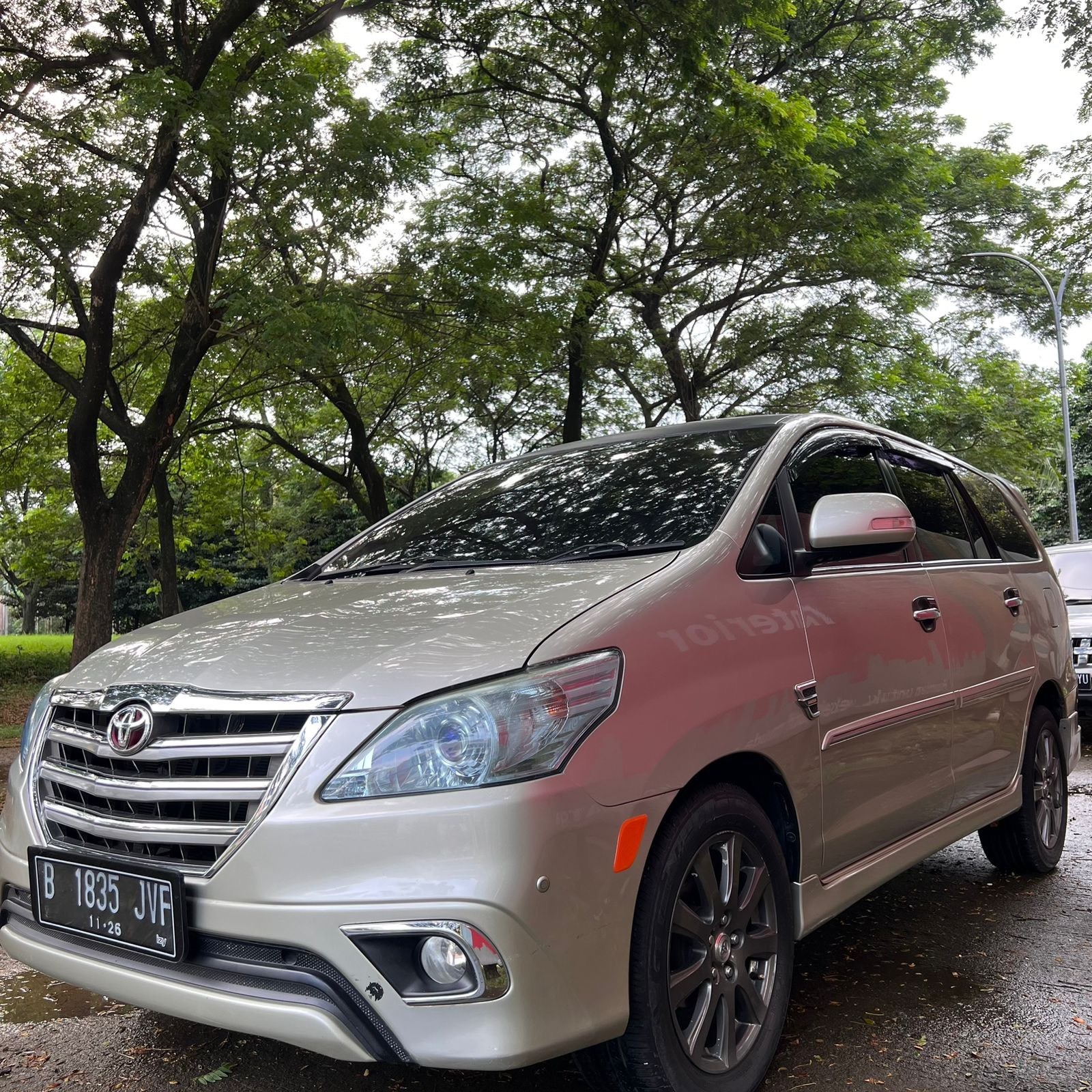 2014 Toyota New Innova V 2.5L AT Bekas 2014 Toyota New Innova V 2.5L AT Bekas