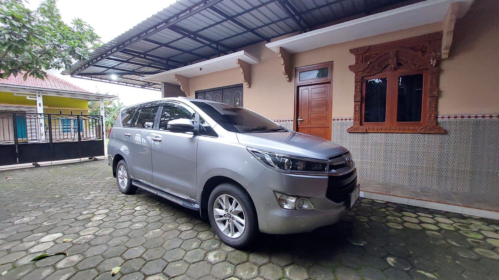 2017 Toyota Kijang Innova REBORN 2.4 V MT DIESEL 2017 Toyota Kijang Innova REBORN 2.4 V MT DIESEL