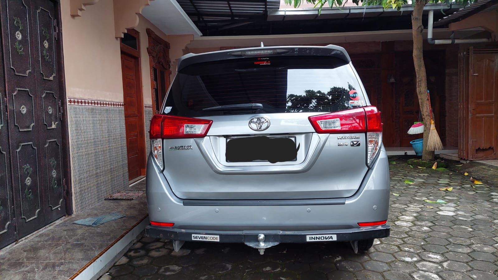 2017 Toyota Kijang Innova REBORN 2.4 V MT DIESEL 2017 Toyota Kijang Innova REBORN 2.4 V MT DIESEL