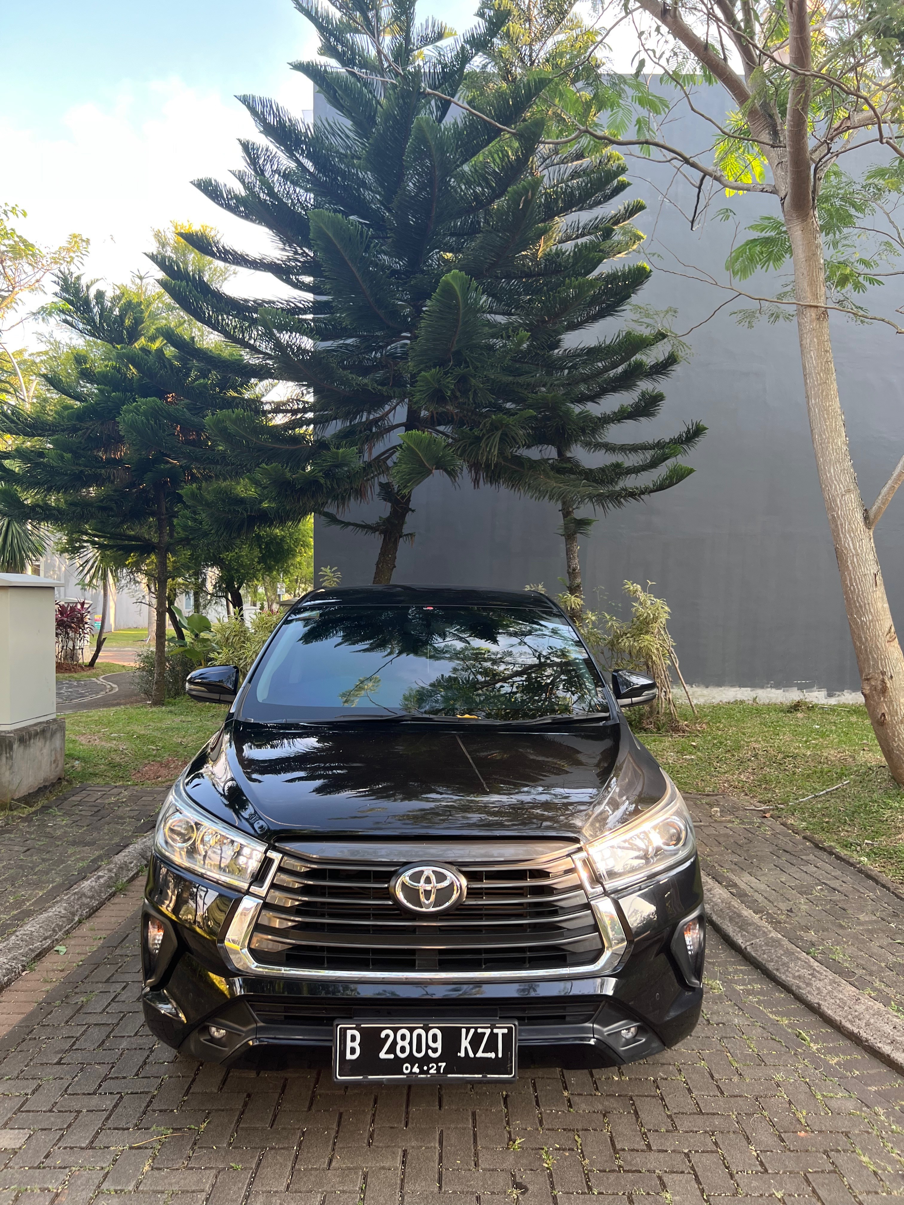 2022 Toyota Kijang Innova REBORN 2.4 V AT DIESEL LUX Bekas 2022 Toyota Kijang Innova REBORN 2.4 V AT DIESEL LUX Bekas