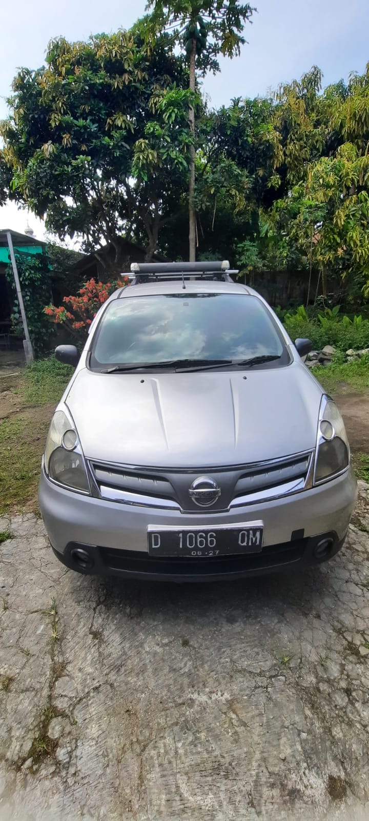 2012 Nissan Grand Livina  1.5 SV MT Bekas 2012 Nissan Grand Livina  1.5 SV MT Bekas