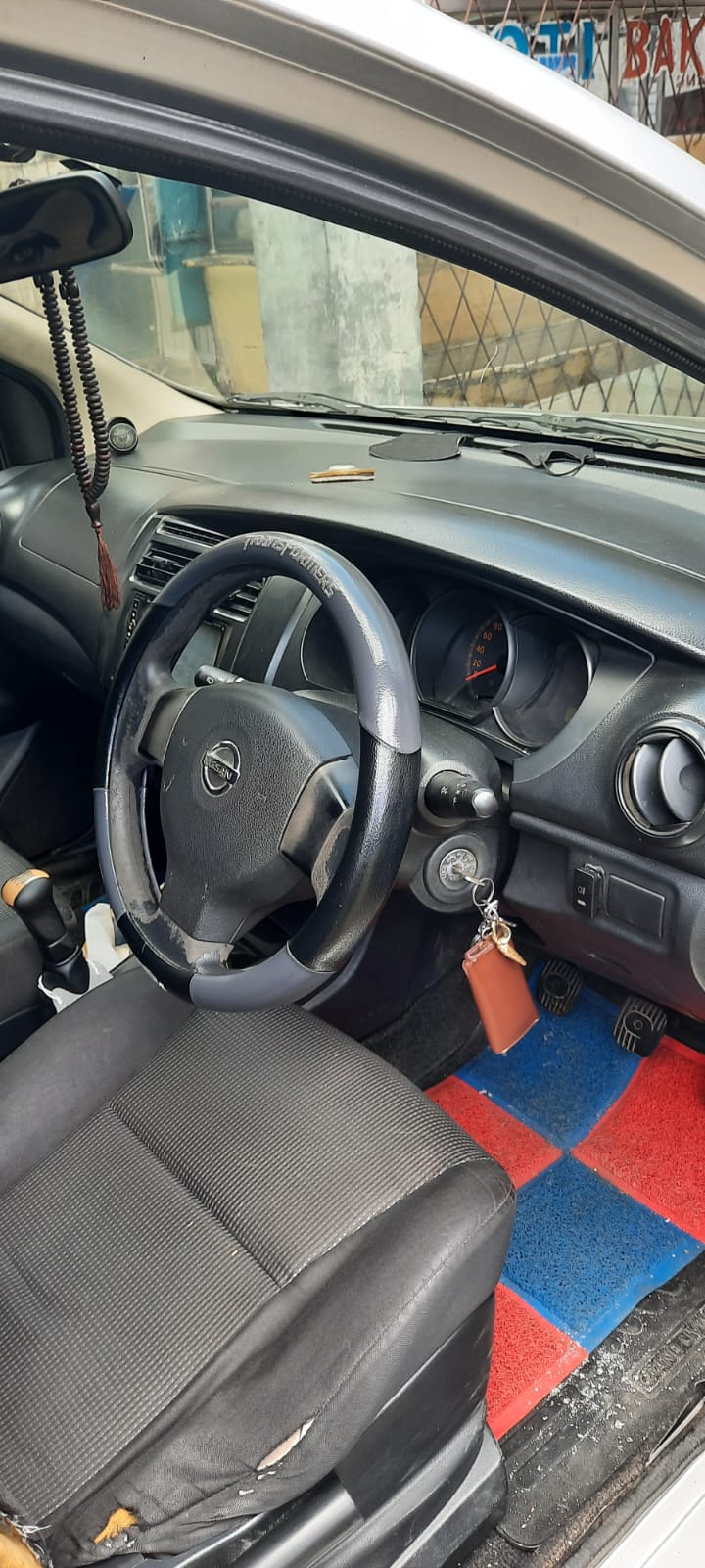 2012 Nissan Grand Livina  1.5 SV MT 2012 Nissan Grand Livina  1.5 SV MT