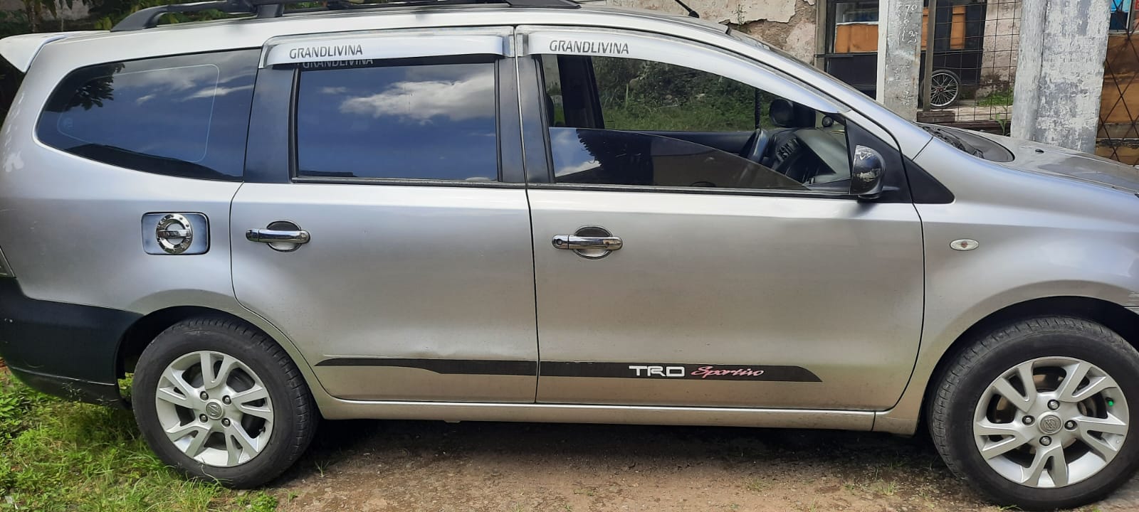 2012 Nissan Grand Livina  1.5 SV MT 2012 Nissan Grand Livina  1.5 SV MT