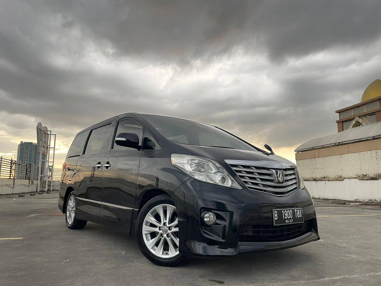 2011 Toyota Alphard  S Option 2.4L AT S Option 2.4L AT bekas