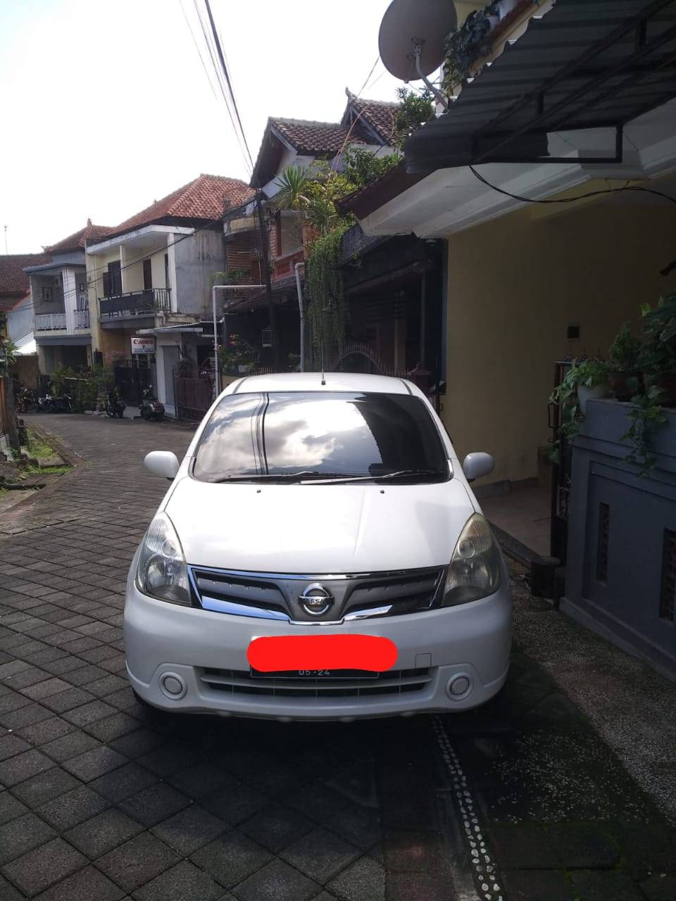 2013 Nissan Grand Livina  1.5 SV MT Bekas 2013 Nissan Grand Livina  1.5 SV MT Bekas