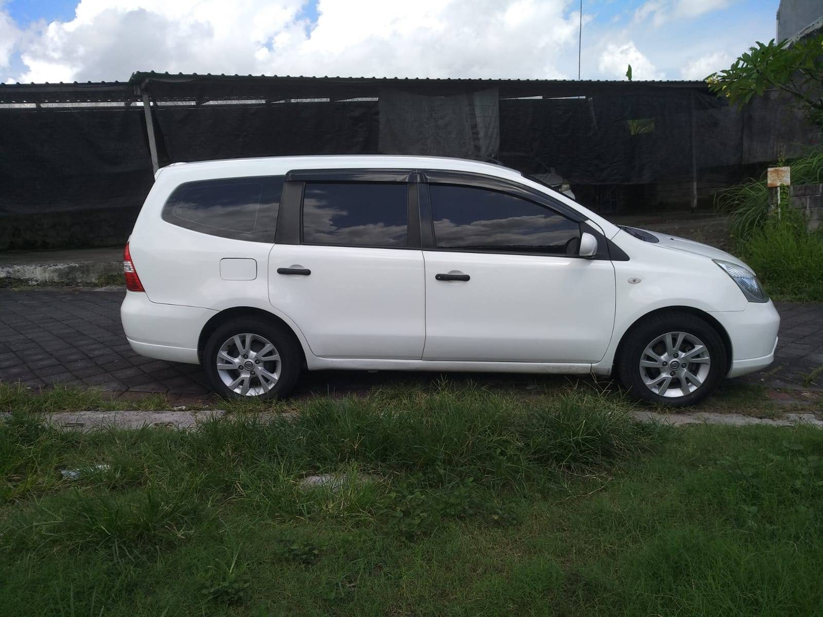 2013 Nissan Grand Livina  1.5 SV MT 2013 Nissan Grand Livina  1.5 SV MT