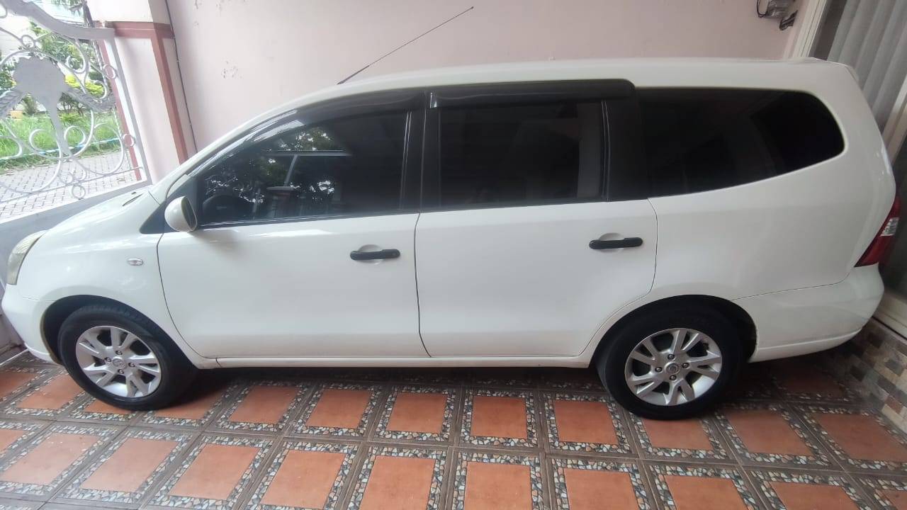 2013 Nissan Grand Livina  1.5 SV MT 2013 Nissan Grand Livina  1.5 SV MT