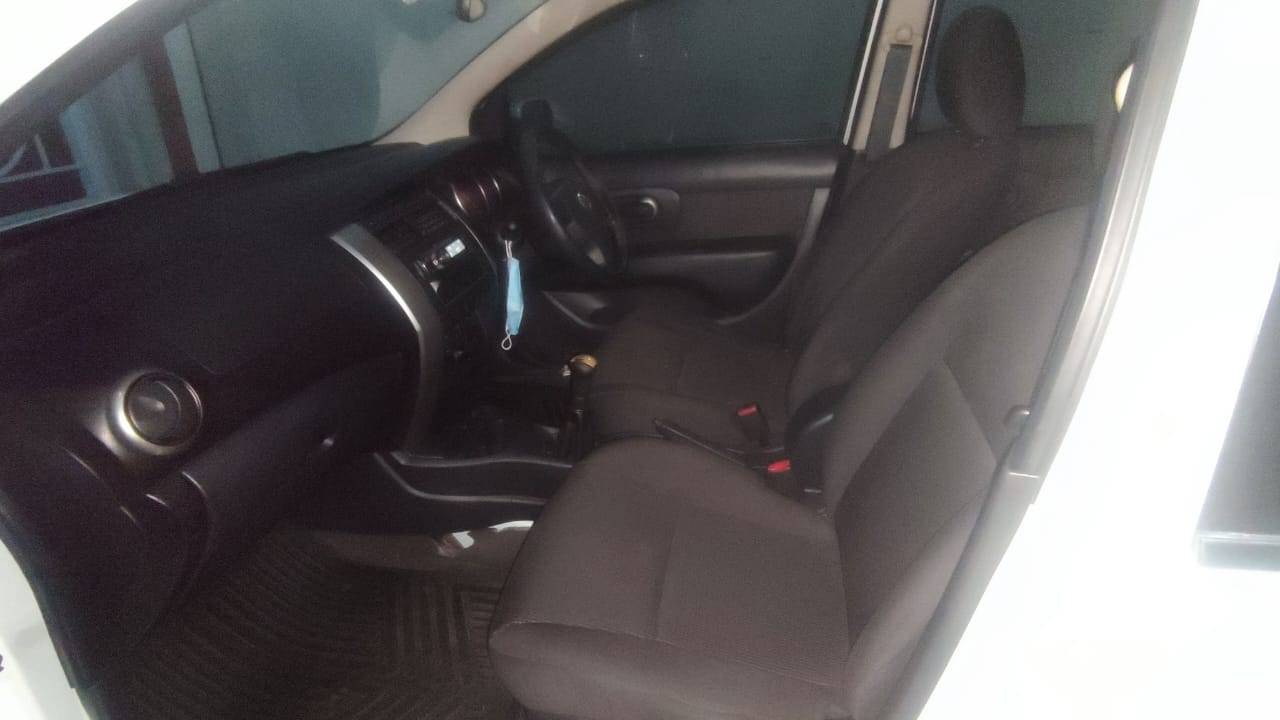 2013 Nissan Grand Livina  1.5 SV MT 2013 Nissan Grand Livina  1.5 SV MT