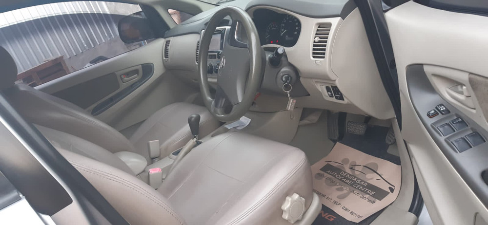 2014 Toyota Kijang  G 2.0 A/T Luxury 2014 Toyota Kijang  G 2.0 A/T Luxury