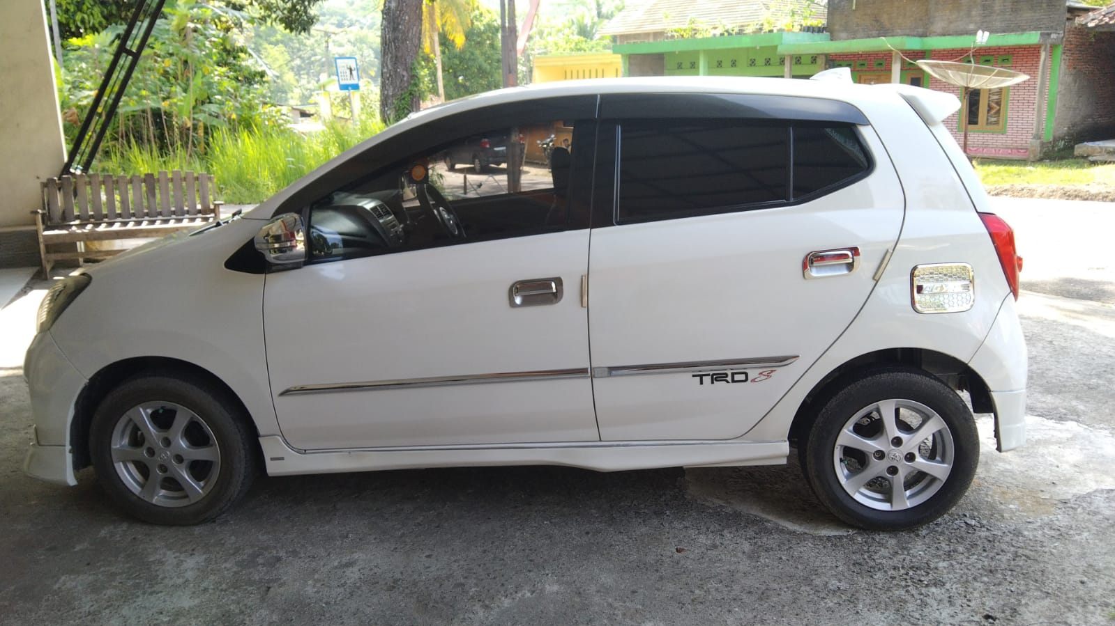 2014 Toyota Agya 1.0L G M/T 2014 Toyota Agya 1.0L G M/T