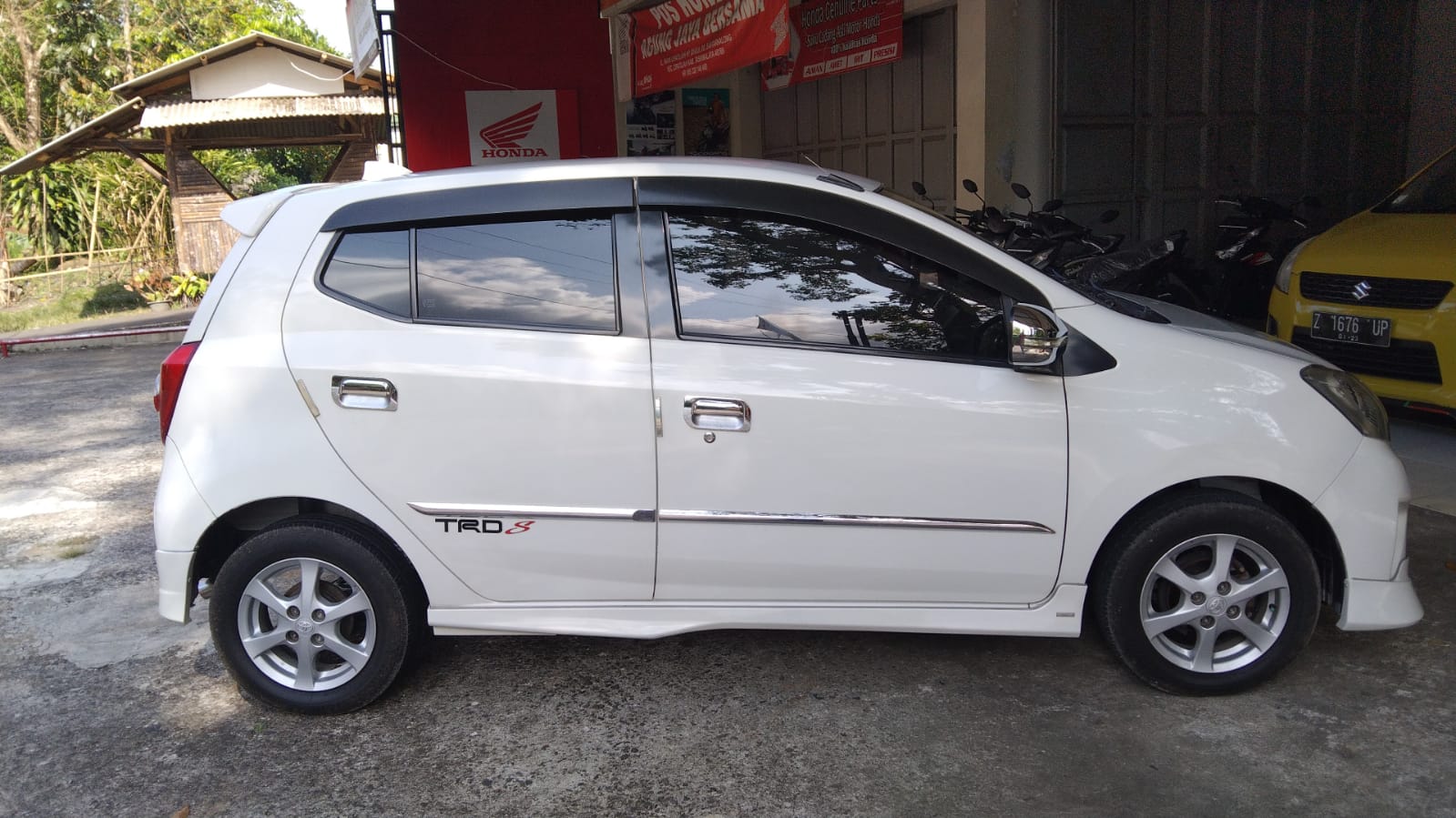 2014 Toyota Agya 1.0L G M/T 2014 Toyota Agya 1.0L G M/T