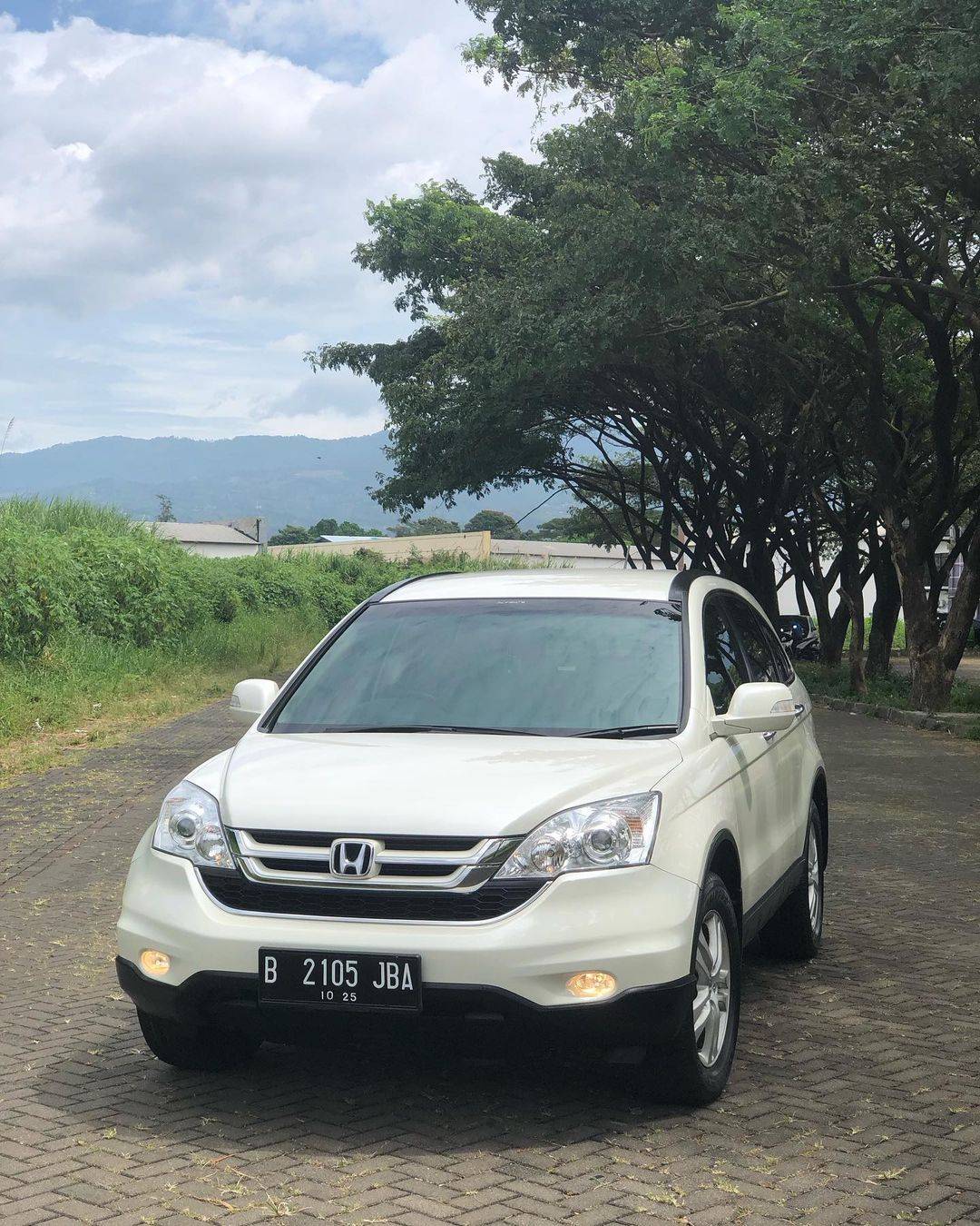 Second Hand 2011 Honda CRV 2.0L 4X2 AT Second Hand 2011 Honda CRV 2.0L 4X2 AT