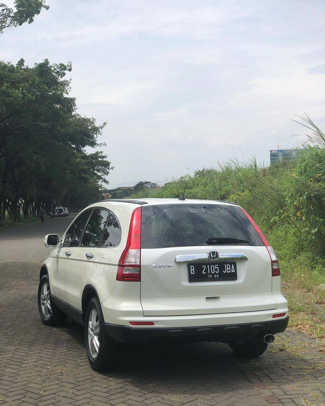 2011 Honda CRV 2.0L 4X2 AT 2011 Honda CRV 2.0L 4X2 AT