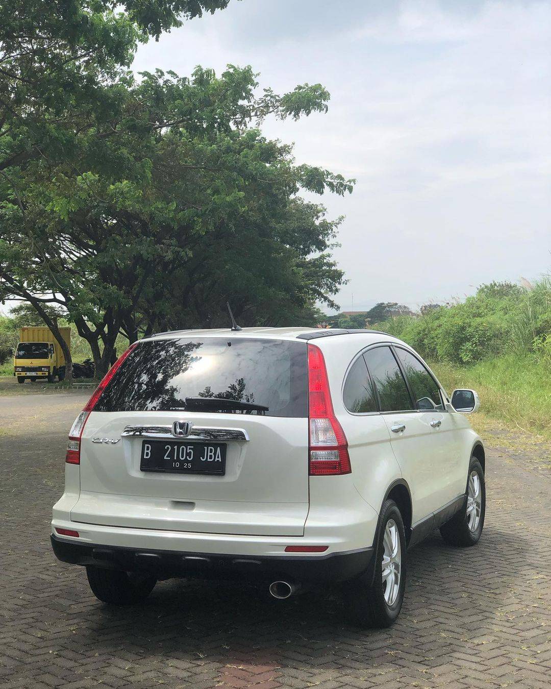 2011 Honda CRV 2.0L 4X2 AT 2011 Honda CRV 2.0L 4X2 AT