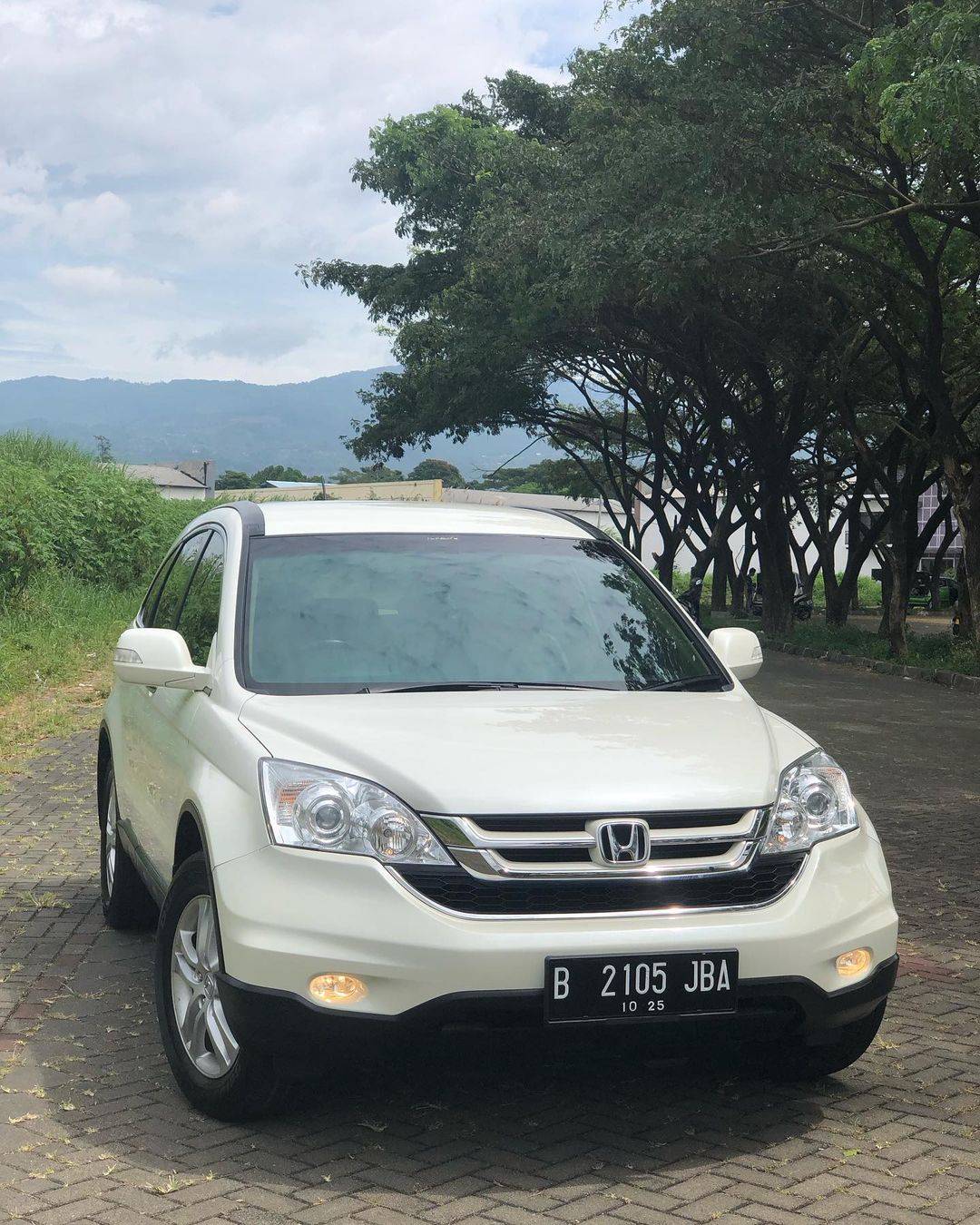 2011 Honda CRV 2.0L 4X2 AT 2011 Honda CRV 2.0L 4X2 AT