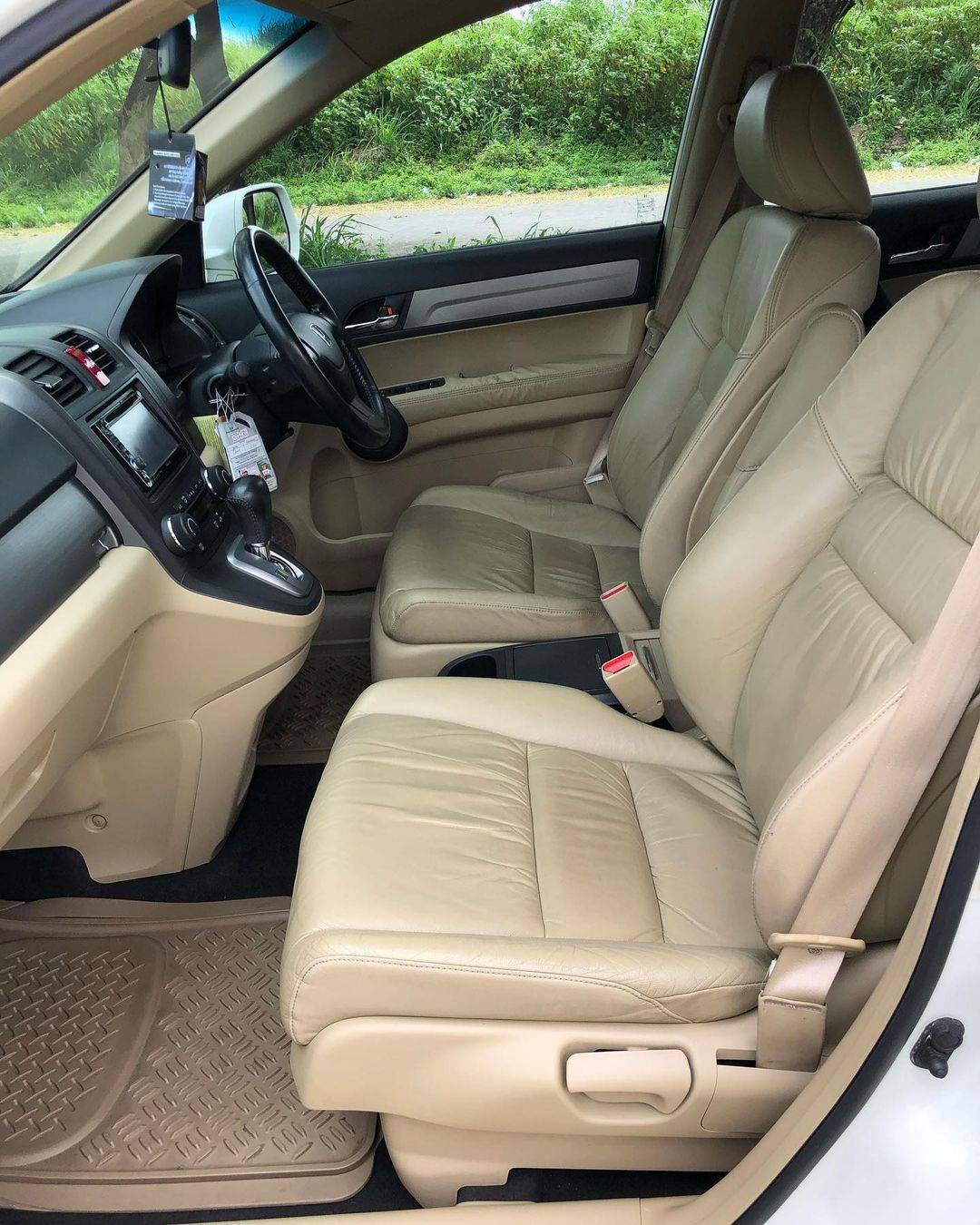 2011 Honda CRV 2.0L 4X2 AT 2011 Honda CRV 2.0L 4X2 AT