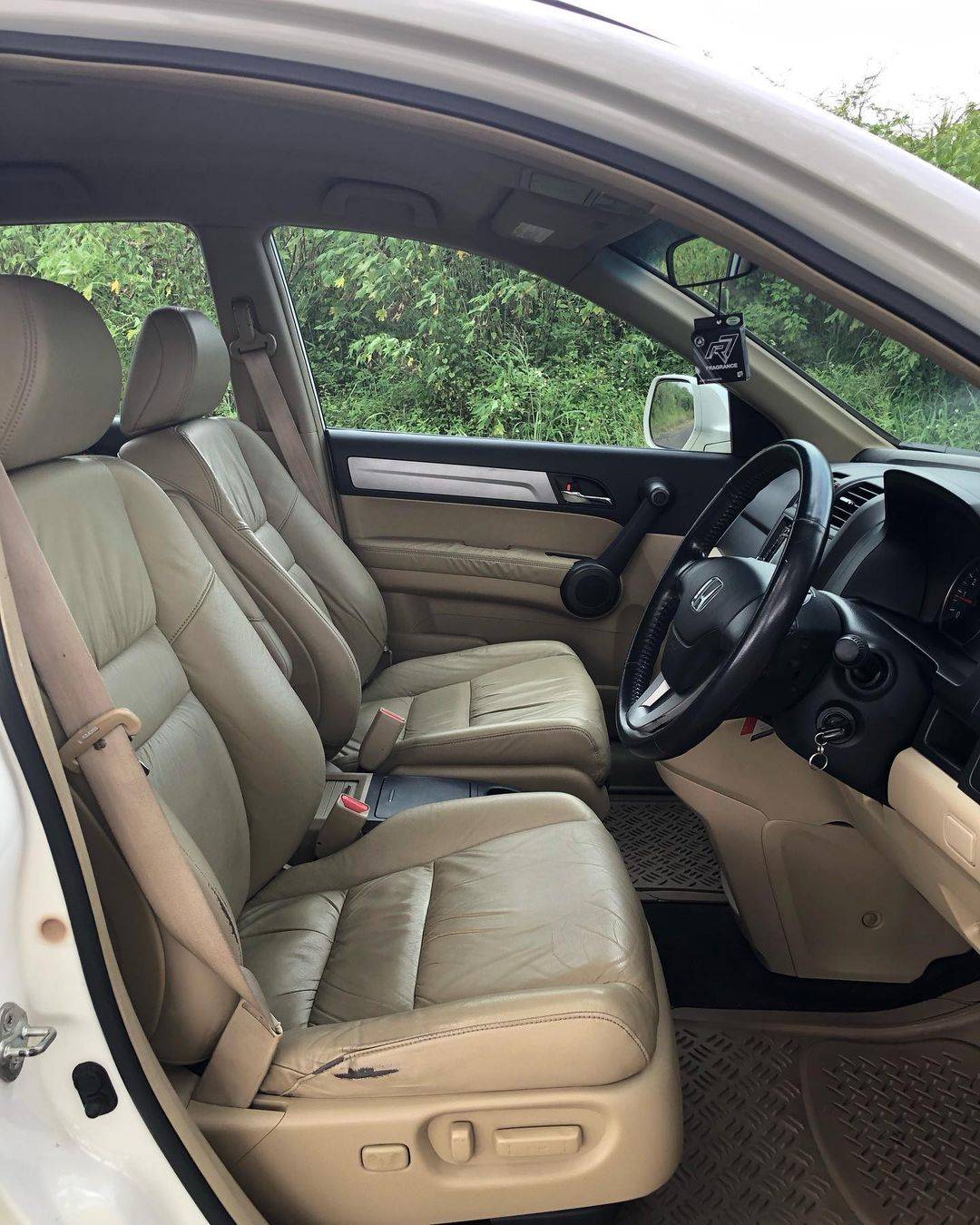 2011 Honda CRV 2.0L 4X2 AT 2011 Honda CRV 2.0L 4X2 AT