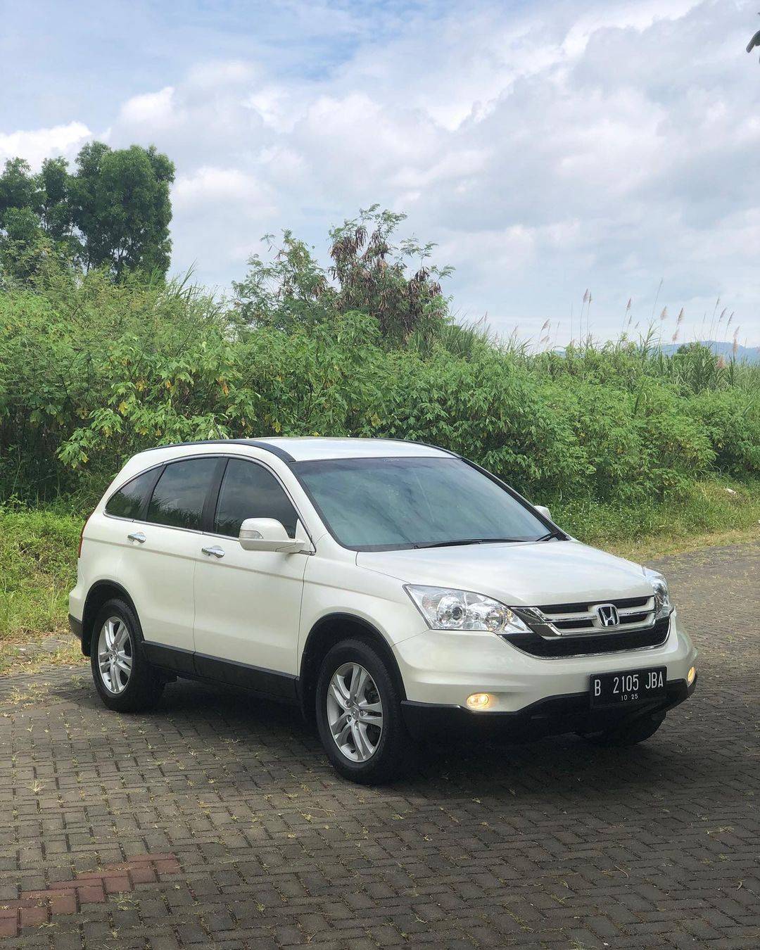 2011 Honda CRV 2.0L 4X2 AT 2011 Honda CRV 2.0L 4X2 AT