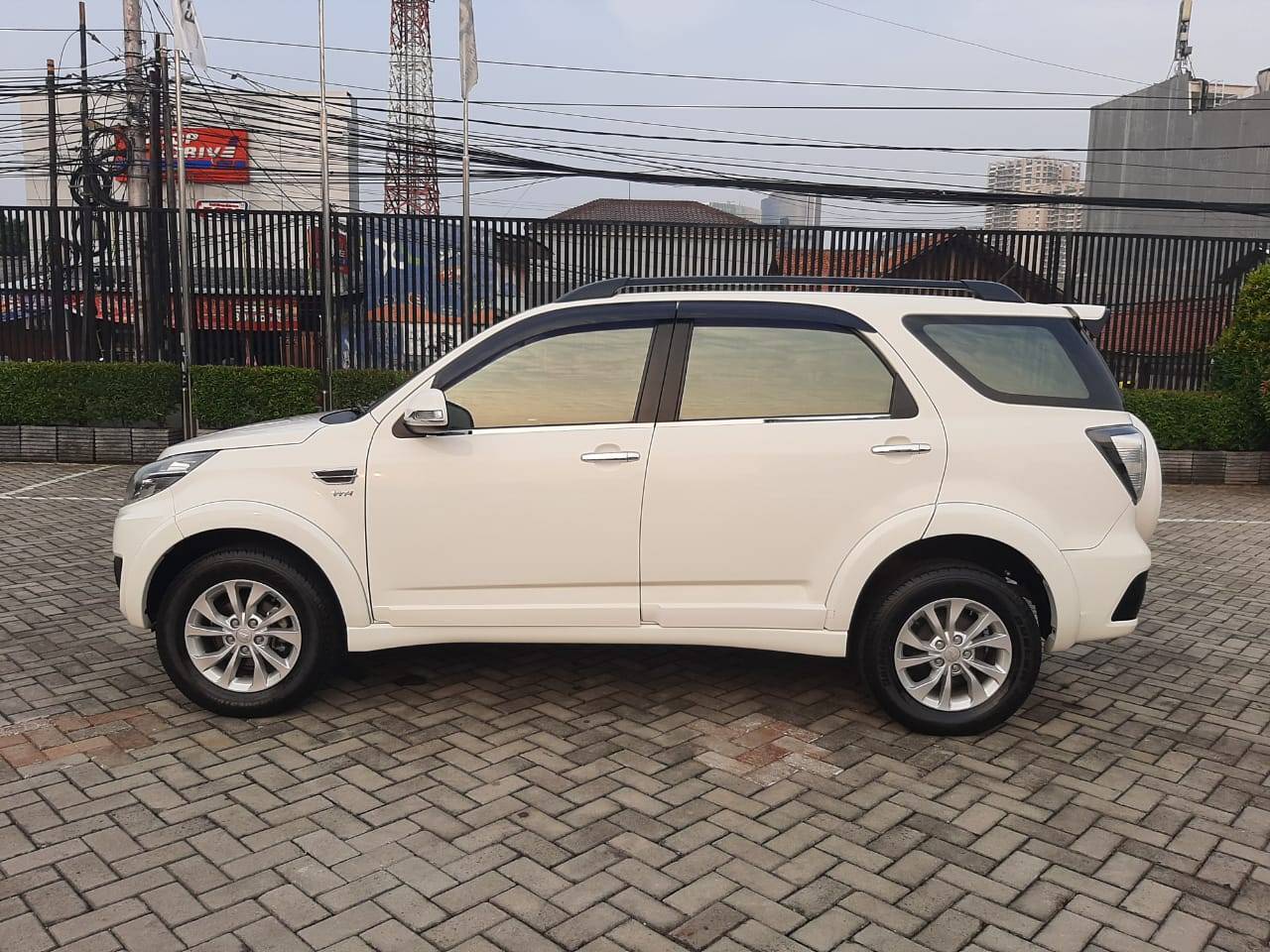 2017 Daihatsu Terios  R 1.5 AT 2017 Daihatsu Terios  R 1.5 AT