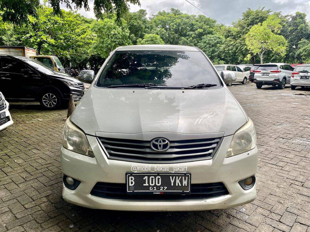 Second Hand 2011 Toyota Kijang Innova 2.5 V AT DIESEL Second Hand 2011 Toyota Kijang Innova 2.5 V AT DIESEL