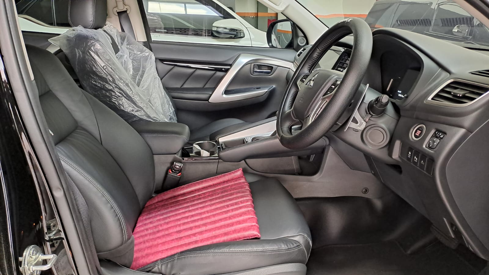 2022 Mitsubishi Pajero Sport Dakar AT 4x2 2022 Mitsubishi Pajero Sport Dakar AT 4x2