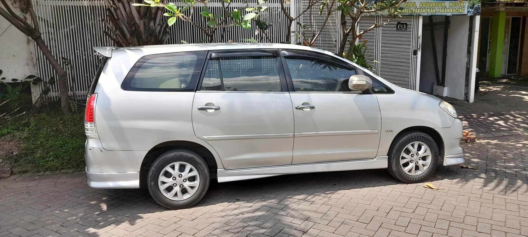 Toyota Kijang Innova 2010 Bekas Toyota Kijang Innova 2010 Bekas