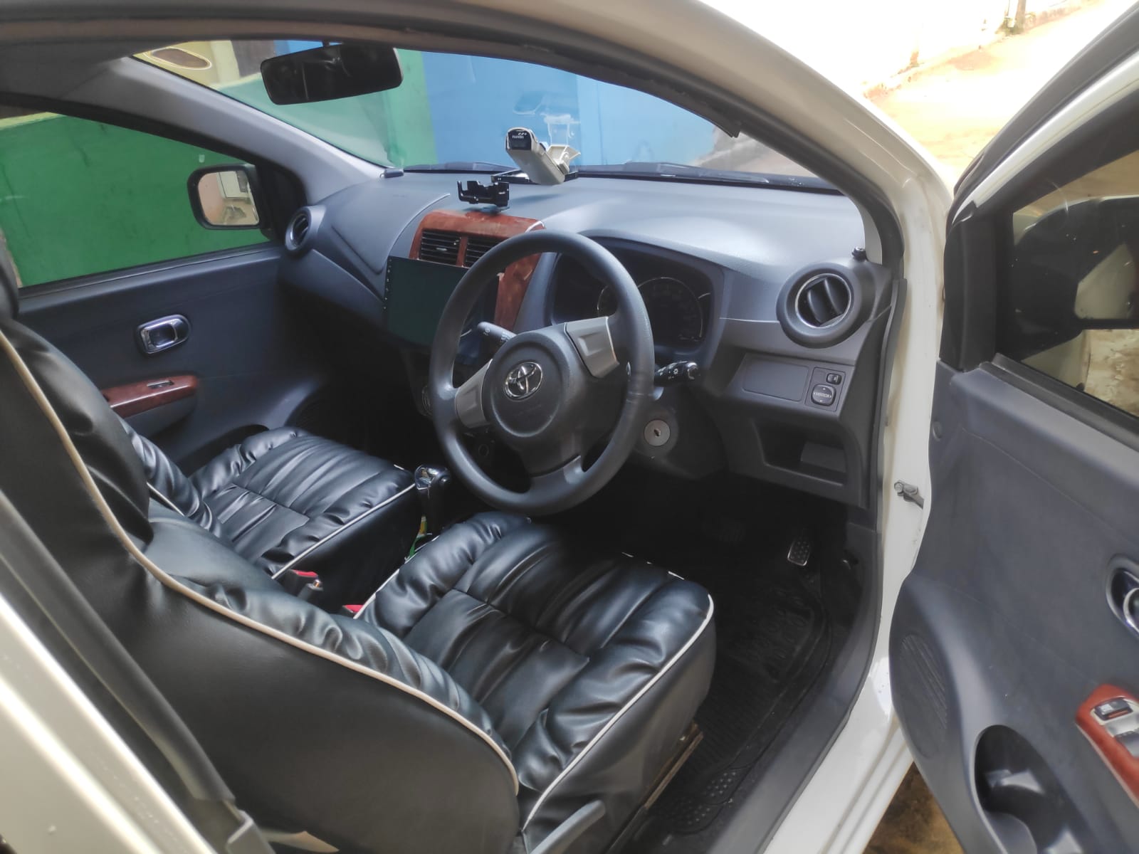 2014 Toyota Agya 1.0L G A/T 2014 Toyota Agya 1.0L G A/T