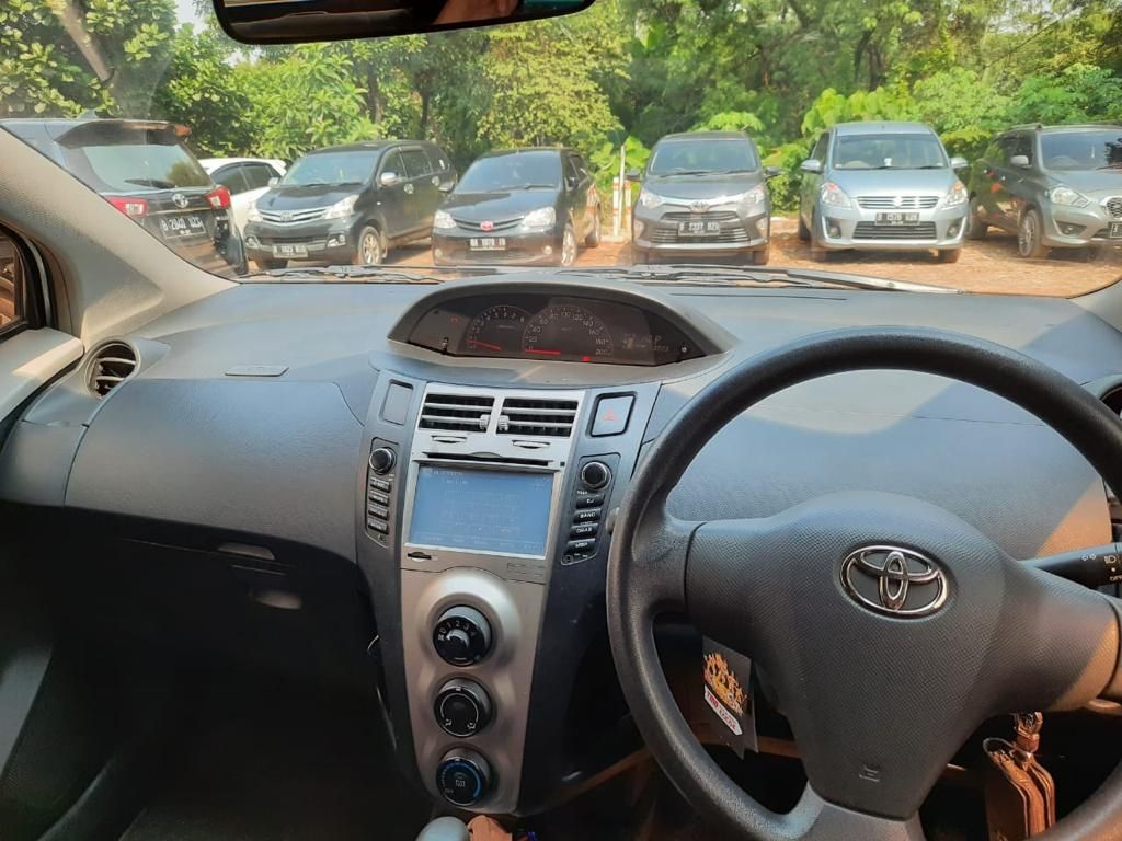 2010 Toyota Yaris J 1.5L AT 2010 Toyota Yaris J 1.5L AT