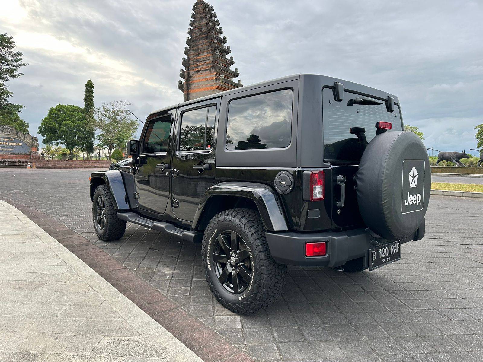 2013 Jeep Wrangler Sahara 3.6L Pentastar AT 2013 Jeep Wrangler Sahara 3.6L Pentastar AT