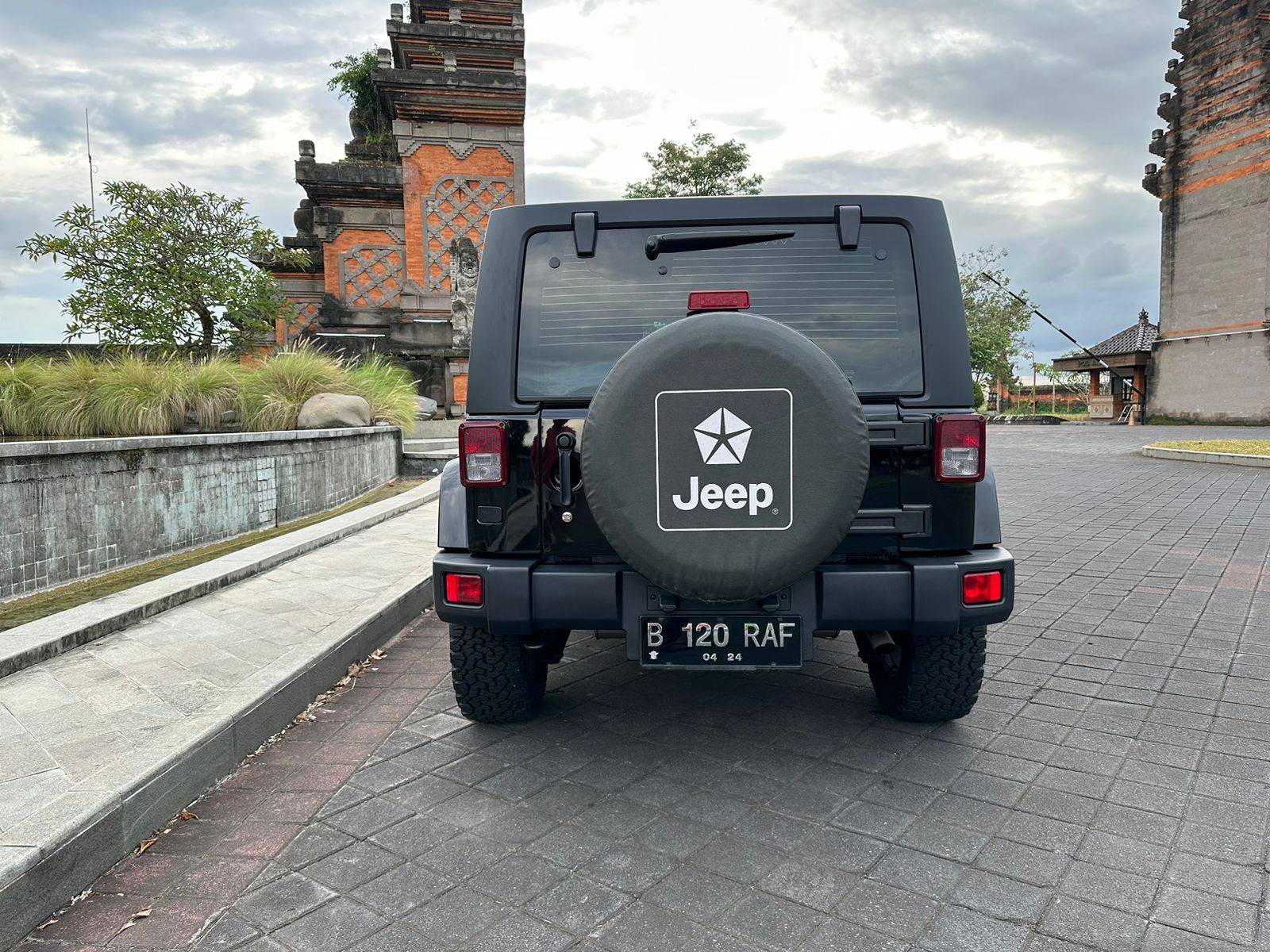 2013 Jeep Wrangler Sahara 3.6L Pentastar AT 2013 Jeep Wrangler Sahara 3.6L Pentastar AT