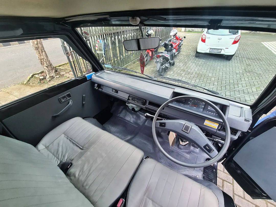 2017 Mitsubishi L300 2017 Mitsubishi L300