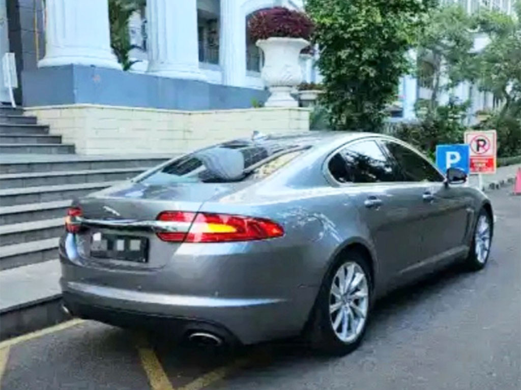 2014 Jaguar XF Premium Luxury 2014 Jaguar XF Premium Luxury