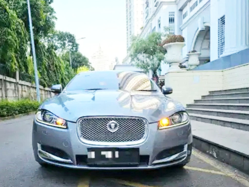2014 Jaguar XF Premium Luxury 2014 Jaguar XF Premium Luxury
