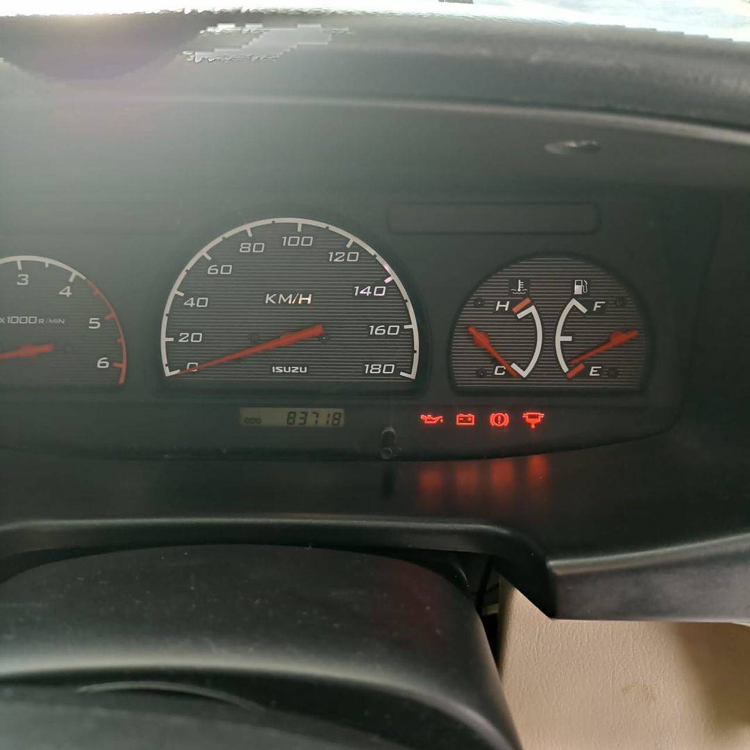 2013 Isuzu Panther 2013 Isuzu Panther