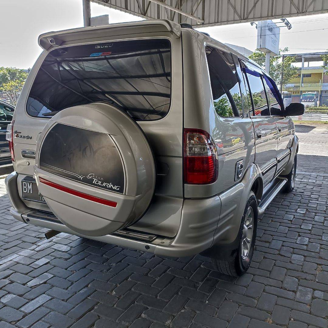 2013 Isuzu Panther 2013 Isuzu Panther