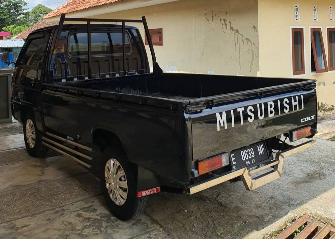 2015 Mitsubishi L300 2015 Mitsubishi L300