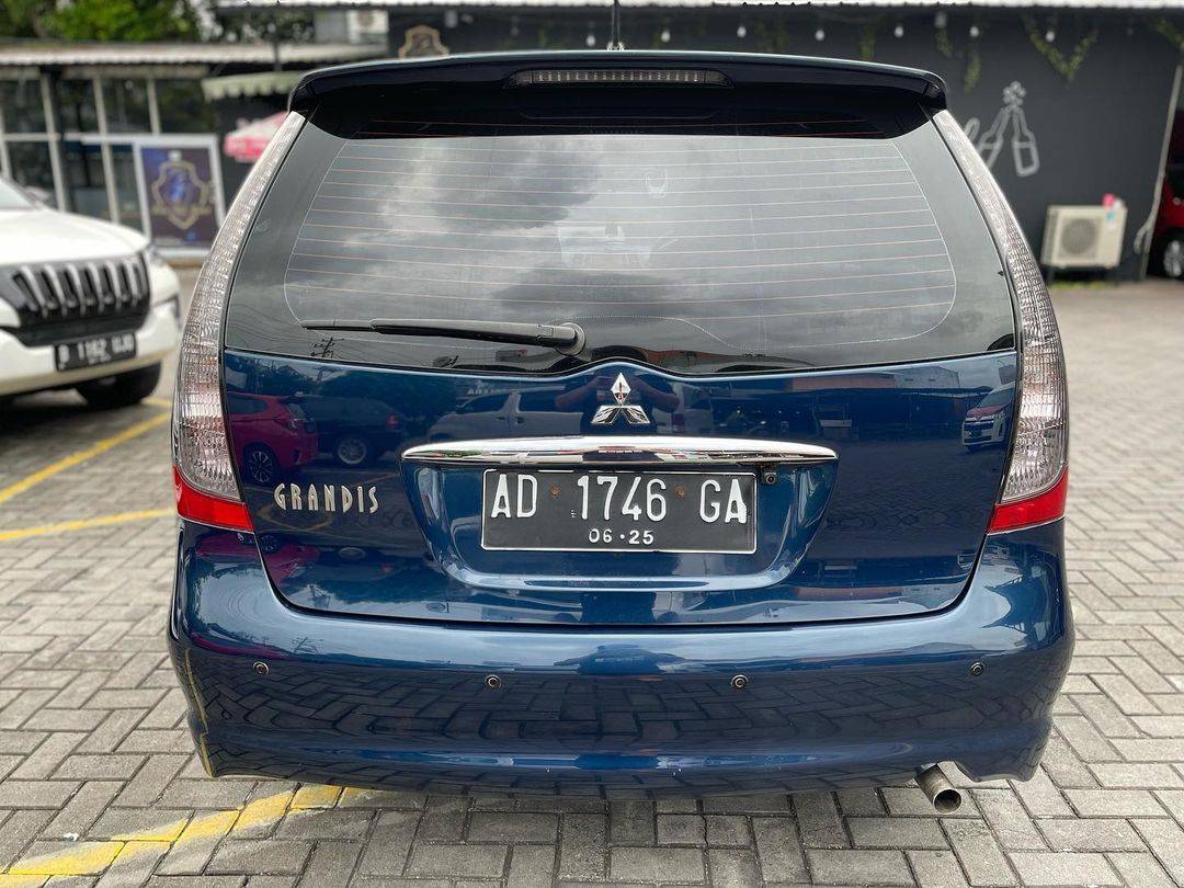 2005 Mitsubishi Grandis 2005 Mitsubishi Grandis