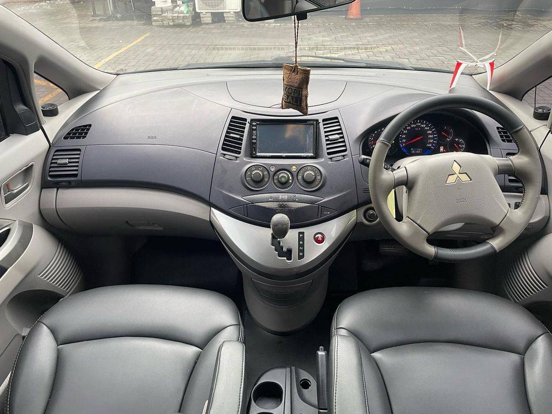 2005 Mitsubishi Grandis 2005 Mitsubishi Grandis