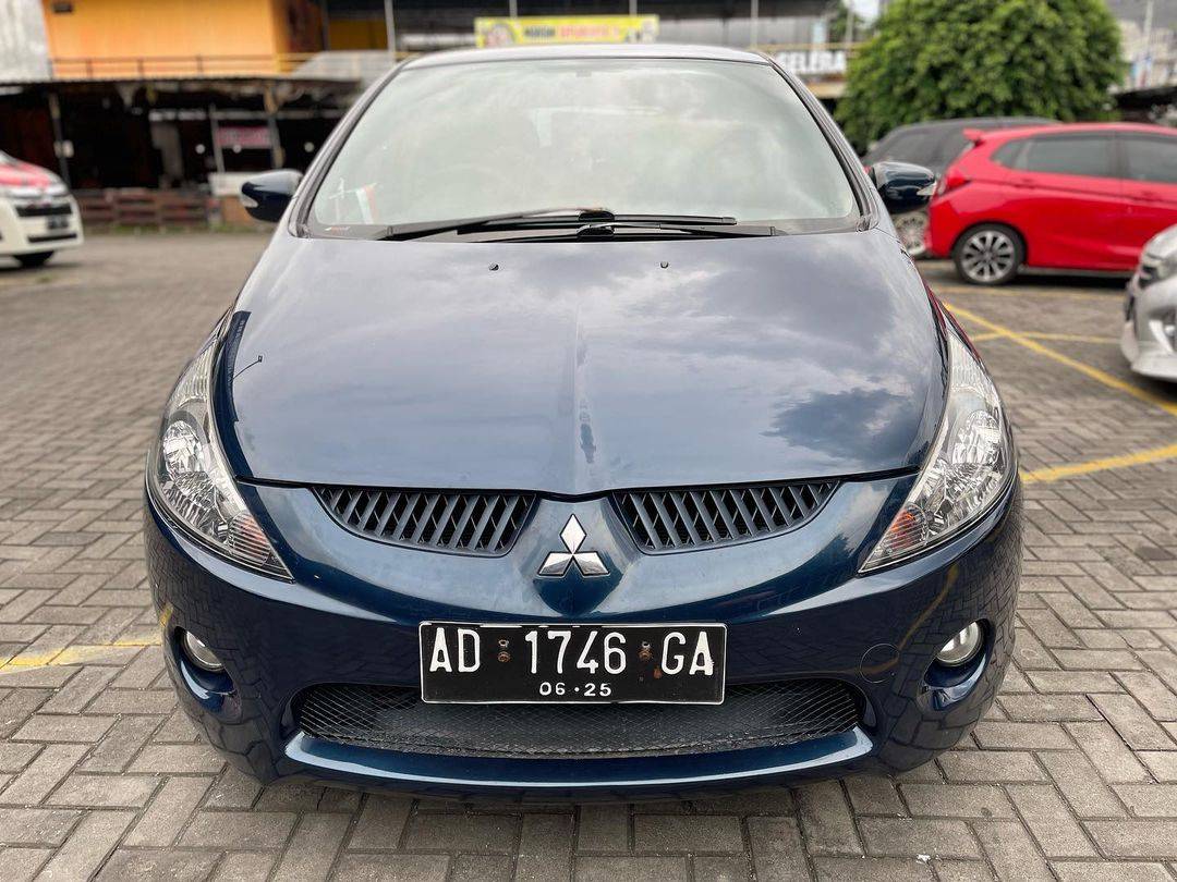 Second Hand 2005 Mitsubishi Grandis Second Hand 2005 Mitsubishi Grandis