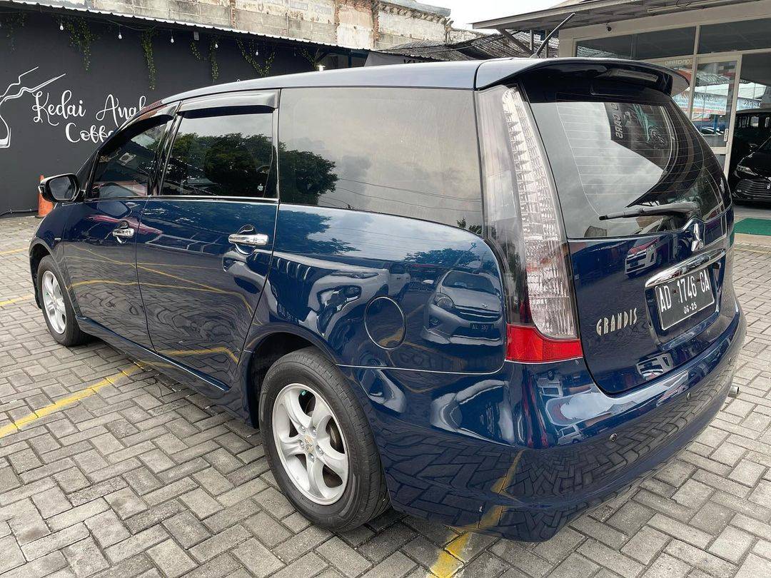 2005 Mitsubishi Grandis 2005 Mitsubishi Grandis