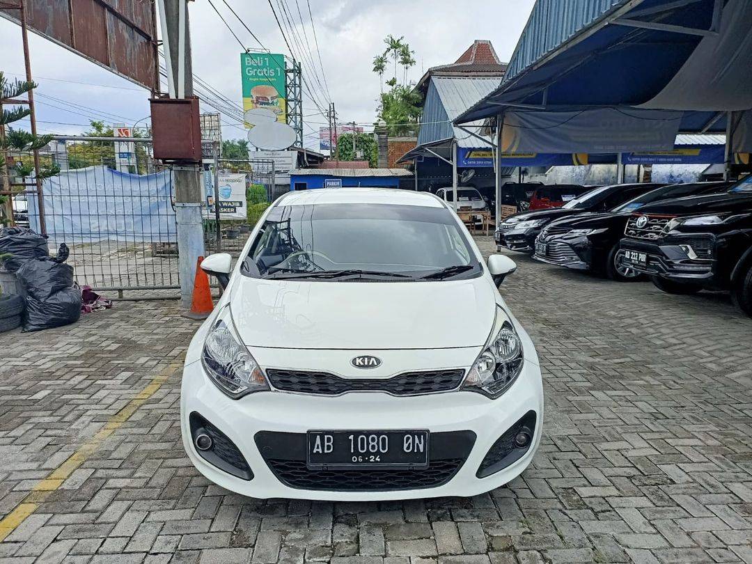 2013 Kia Rio Bekas 2013 Kia Rio Bekas