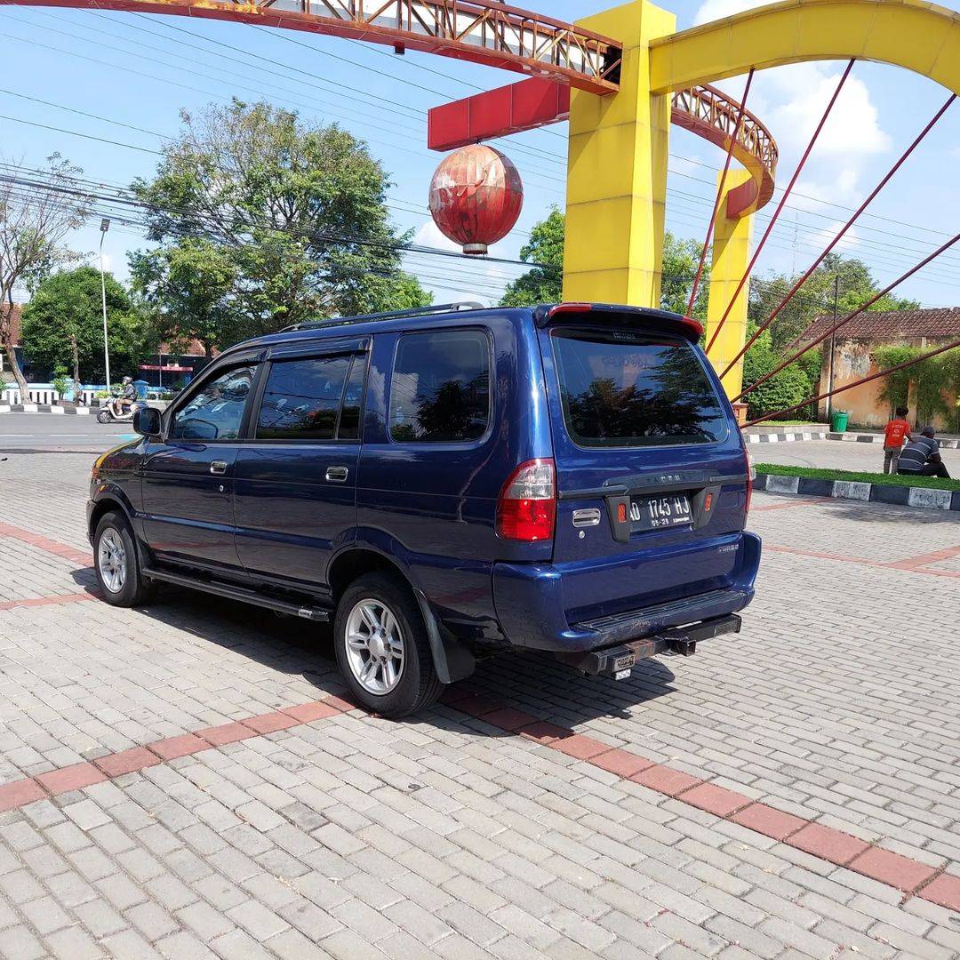 2011 Isuzu Panther  HiGrade 2011 Isuzu Panther  HiGrade