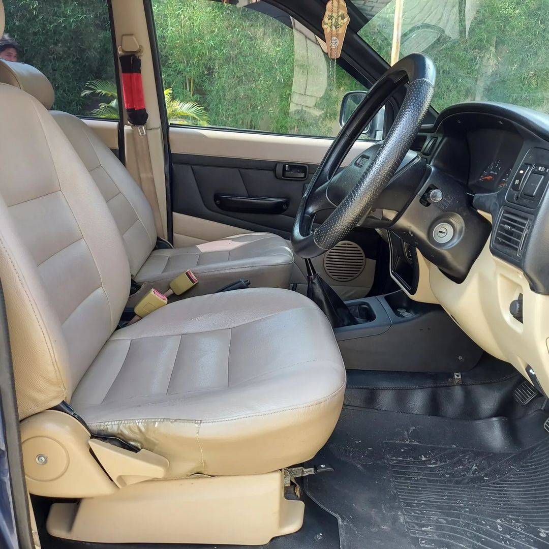 2011 Isuzu Panther  HiGrade 2011 Isuzu Panther  HiGrade